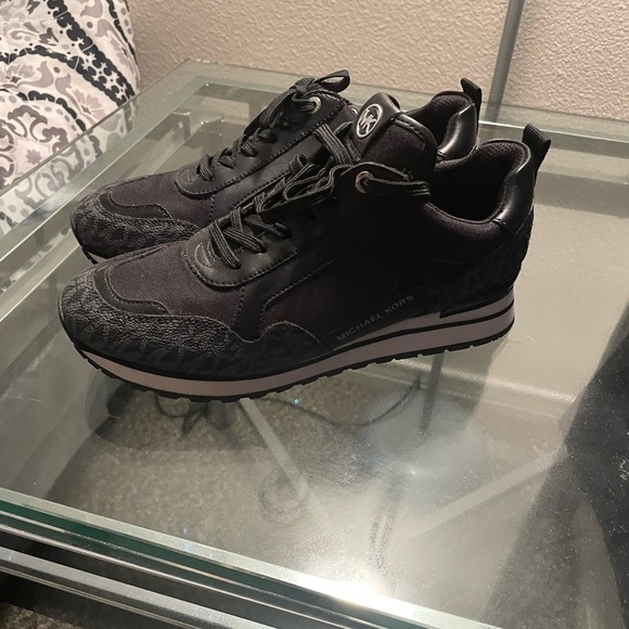 Black - Picture 3 of 3